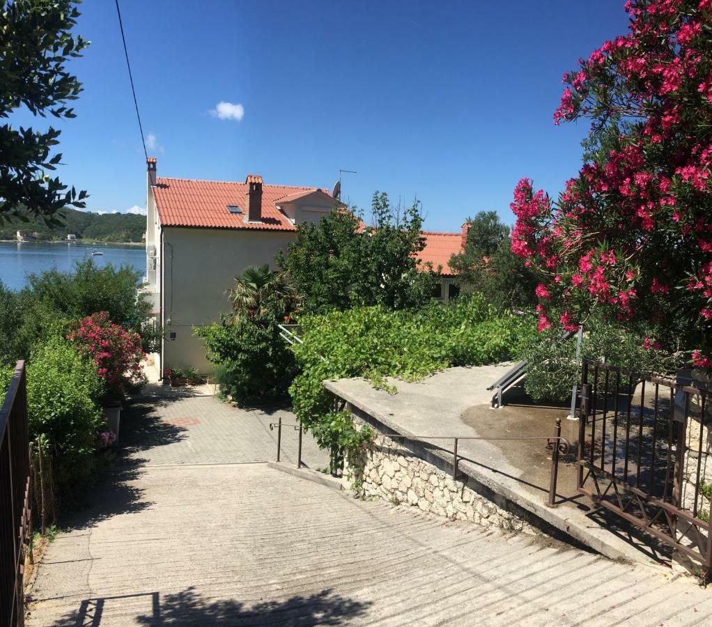 Apartments And Rooms Krstina Supetarska Draga Exterior photo